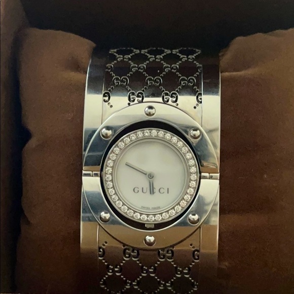 Gucci Watch with Diamonds and Mother of Pearl Face - Picture 2 of 11